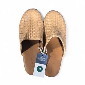 Size 9 Universal Thread Tan Woven Mules